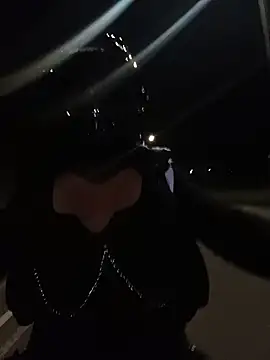 Scarlet Aura online show from November 8, 2025, 5:33 am