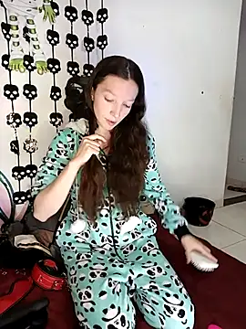 Lucy colee online show from October 28, 2025, 4:39 pm