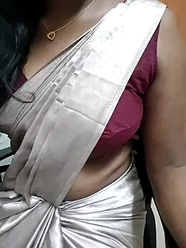 Snapshot of Tamilmallu-duskygirl03 chatting on March 2, 2026, 7:15 am Tamilmallu-duskygirl03 online show from March 2, 2026, 7:15 am