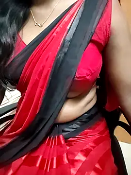 Snapshot of Tamilmallu-duskygirl03 chatting on April 12, 2026, 5:16 pm Tamilmallu-duskygirl03 online show from April 12, 2026, 5:16 pm
