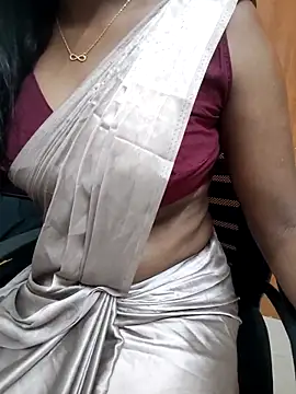 Snapshot of Tamilmallu-duskygirl03 chatting on April 7, 2026, 8:49 am Tamilmallu-duskygirl03 online show from April 7, 2026, 8:49 am