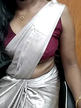 Snapshot of Tamilmallu-duskygirl03 chatting on March 20, 2026, 5:41 am Tamilmallu-duskygirl03 online show from March 20, 2026, 5:41 am