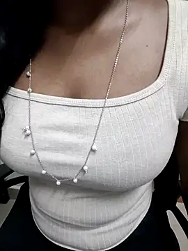 Snapshot of Tamilmallu-duskygirl03 chatting on March 5, 2026, 1:40 pm Tamilmallu-duskygirl03 online show from March 5, 2026, 1:40 pm