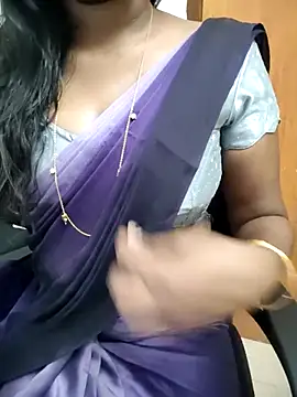 Snapshot of Tamilmallu-duskygirl03 chatting on April 8, 2026, 5:20 am Tamilmallu-duskygirl03 online show from April 8, 2026, 5:20 am
