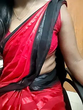 Snapshot of Tamilmallu-duskygirl03 chatting on April 12, 2026, 5:00 am Tamilmallu-duskygirl03 online show from April 12, 2026, 5:00 am