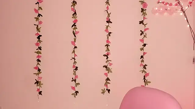 Snapshot of Ashleyroys_111 chatting on February 7, 2026, 5:43 pm Ashleyroys 111 online show from February 7, 2026, 5:43 pm