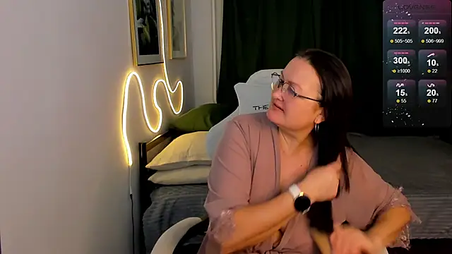 hottyannaa online show from February 17, 2026, 2:42 am