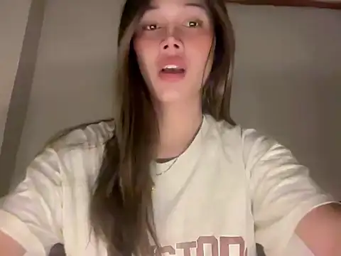 Snapshot of CallMeLerren chatting on February 2, 2026, 9:25 pm CallMeLerren online show from February 2, 2026, 9:25 pm