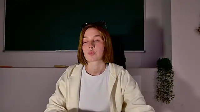 ClaireMathis online show from April 27, 2026, 2:59 pm