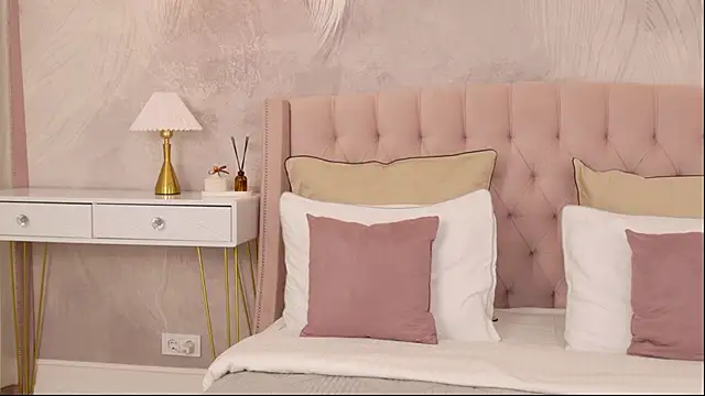 ClaireMathis online show from April 28, 2026, 3:05 pm