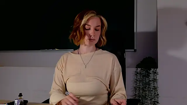 ClaireMathis online show from June 19, 2026, 3:07 pm