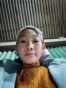 Snapshot of gio-thu chatting on November 25, 2025, 11:43 am gio-thu online show from November 25, 2025, 11:43 am