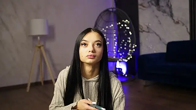 RachelRavee online show from January 6, 2026, 5:22 am