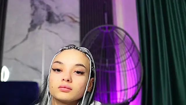 RachelRavee online show from October 28, 2025, 5:18 am