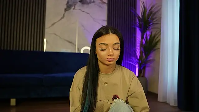 RachelRavee online show from April 30, 2026, 4:19 am