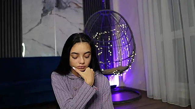 RachelRavee online show from December 5, 2025, 5:17 am