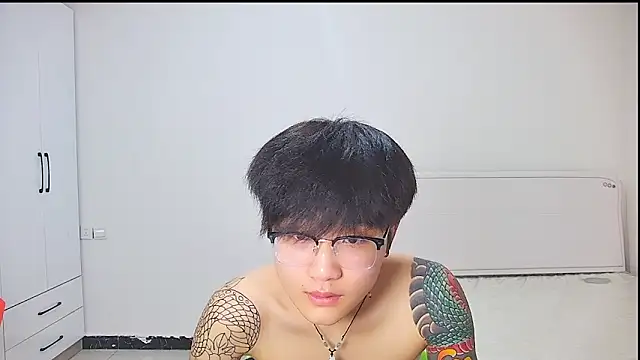 KK-cuteboy online show from May 22, 2026, 12:25 pm