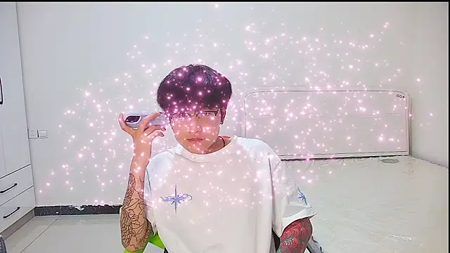 KK-cuteboy online show from May 21, 2026, 12:35 pm