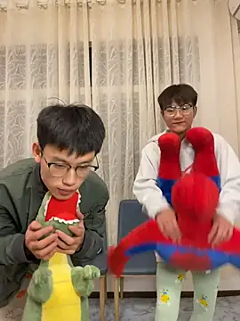 KK-cuteboy online show from October 13, 2025, 12:40 pm