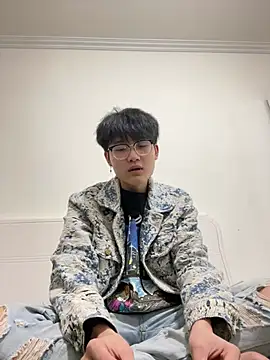 KK-cuteboy online show from April 28, 2026, 11:36 am