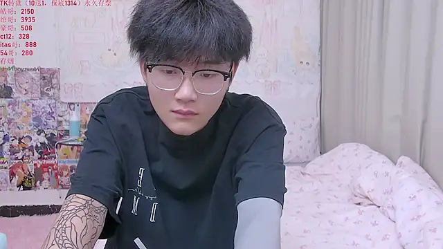 KK-cuteboy online show from May 6, 2026, 11:47 am