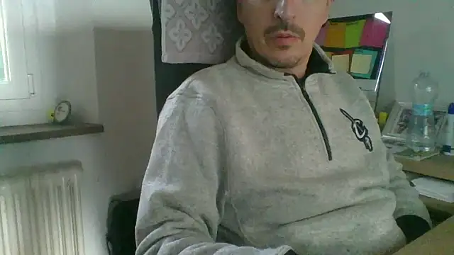 Kawayleo online show from November 30, 2025, 11:11 am