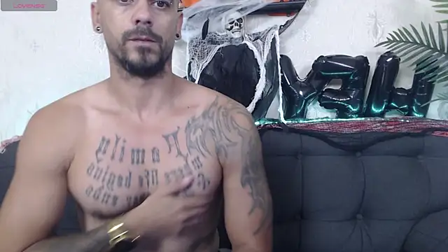 Snapshot of RyanVibe chatting on October 28, 2025, 4:06 pm RyanVibe online show from October 28, 2025, 4:06 pm