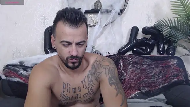 Snapshot of RyanVibe chatting on October 19, 2025, 11:46 am RyanVibe online show from October 19, 2025, 11:46 am