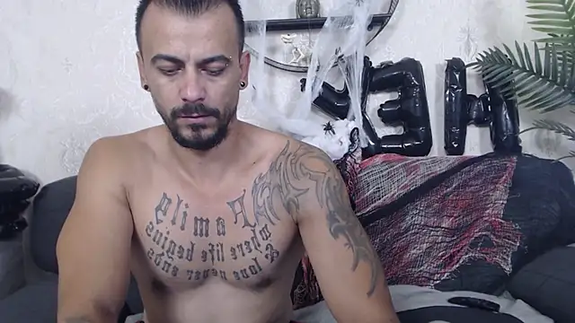 Snapshot of RyanVibe chatting on October 23, 2025, 11:42 am RyanVibe online show from October 23, 2025, 11:42 am