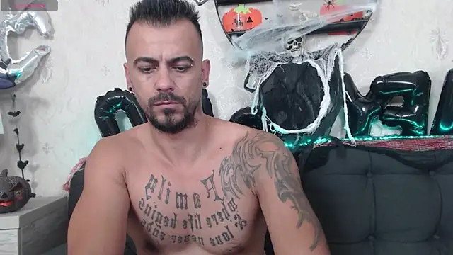 Snapshot of RyanVibe chatting on October 27, 2025, 4:19 pm RyanVibe online show from October 27, 2025, 4:19 pm