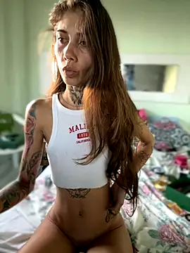 Snapshot of casalskunk chatting on October 25, 2025, 8:20 pm casalskunk online show from October 25, 2025, 8:20 pm