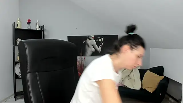 BettyJamess online show from November 24, 2025, 4:12 am