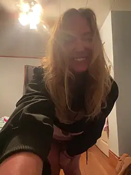 SugarMilkandHoney online show from April 26, 2026, 2:20 am