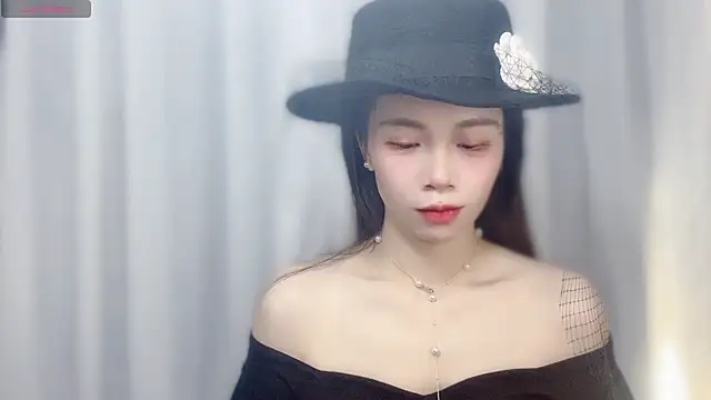 Snapshot of Lynnalltop-165-KeKe chatting on December 20, 2025, 2:36 am Lynnalltop-165-KeKe online show from December 20, 2025, 2:36 am