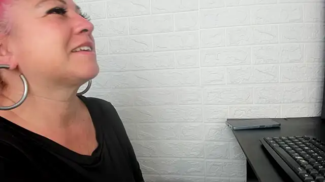 pamela velazco online show from October 21, 2025, 12:59 pm