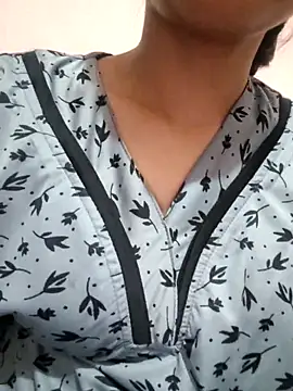 Snapshot of JIYA_23 chatting on November 5, 2025, 7:17 pm JIYA 23 online show from November 5, 2025, 7:17 pm