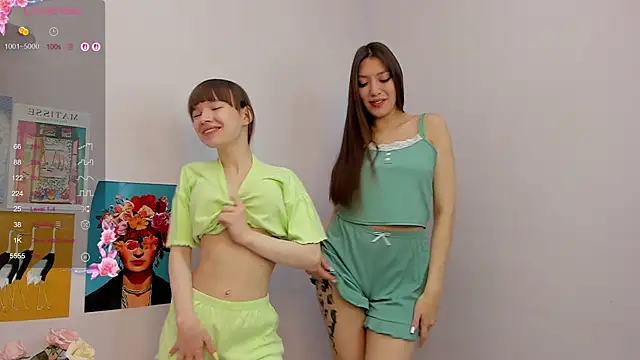 Snapshot of PearlMystic chatting on October 24, 2025, 6:34 am PearlMystic online show from October 24, 2025, 6:34 am