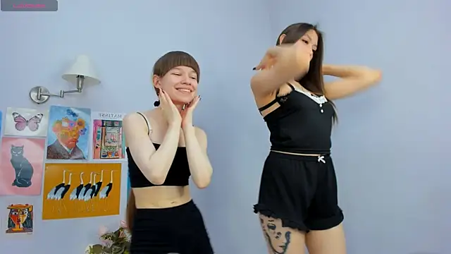 Snapshot of PearlMystic chatting on November 7, 2025, 8:08 am PearlMystic online show from November 7, 2025, 8:08 am