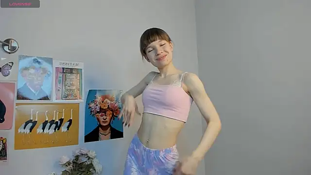 Snapshot of PearlMystic chatting on November 18, 2025, 5:33 am PearlMystic online show from November 18, 2025, 5:33 am