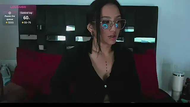 Snapshot of SussySunny_ chatting on April 11, 2026, 4:20 am SussySunny online show from April 11, 2026, 4:20 am