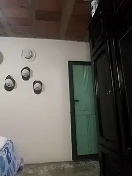 AndreaMooure  online show from October 23, 2025, 11:42 am