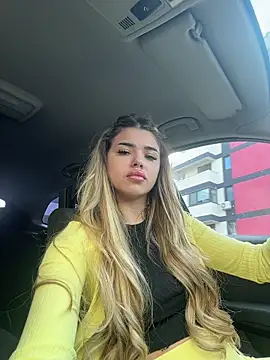 Snapshot of LolaAmore chatting on November 25, 2025, 12:38 pm LolaAmore online show from November 25, 2025, 12:38 pm