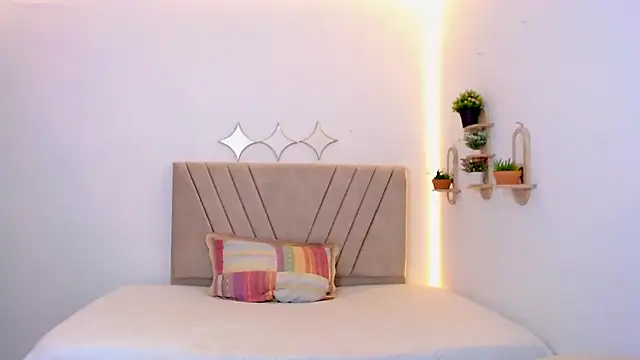 Snapshot of zara_cute chatting on May 1, 2026, 12:21 pm zara cute online show from May 1, 2026, 12:21 pm