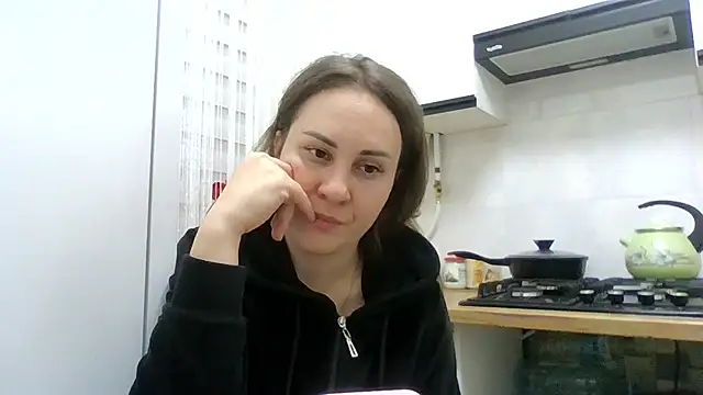 Snapshot of MeadowEyes chatting on April 21, 2026, 6:58 pm MeadowEyes online show from April 21, 2026, 6:58 pm