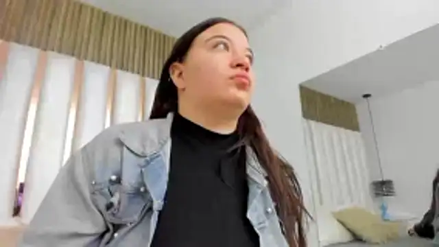 Snapshot of AmbarGills chatting on January 13, 2026, 1:04 pm AmbarGills online show from January 13, 2026, 1:04 pm