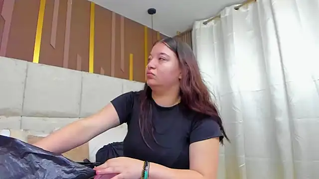 Snapshot of AmbarGills chatting on March 12, 2026, 12:53 pm AmbarGills online show from March 12, 2026, 12:53 pm