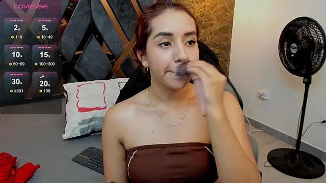 Vittoria Conti  online show from April 20, 2026, 5:25 pm