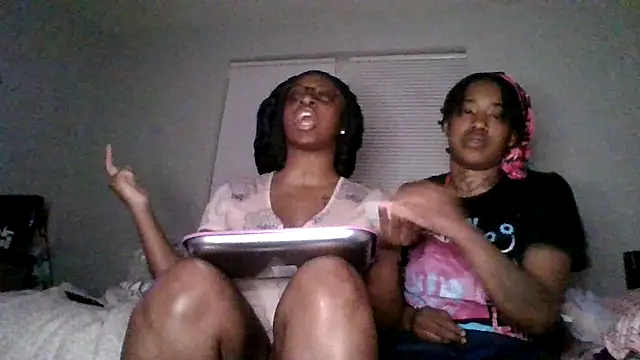 Snapshot of dezzidavill chatting on February 21, 2026, 3:08 am dezzidavill online show from February 21, 2026, 3:08 am