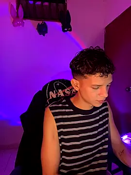 tylernova online show from October 17, 2025, 3:32 am