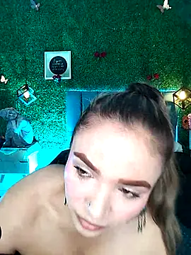 Snapshot of Kiaraa88 chatting on April 16, 2026, 9:39 pm Kiaraa88 online show from April 16, 2026, 9:39 pm